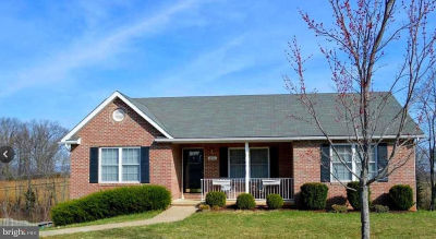 1076 Stuart Dr Front Royal, VA 22630