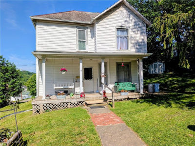 262 N 5th St McConnelsville, OH 43756