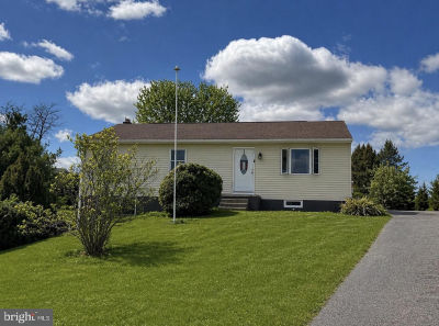 1577 Streamside Dr Chambersburg, PA 17202