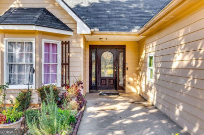 1245 Shamrock Hill Cir Loganville, GA 30052