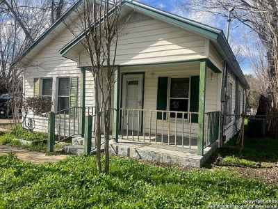 1117 Standish St Floresville, TX 78114