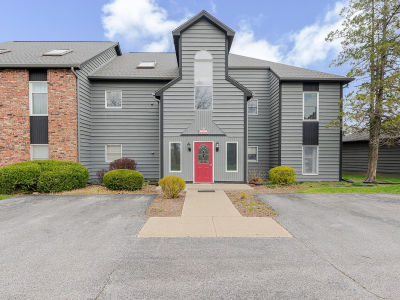 1300 Winding Ridge Ln APT A7 Valparaiso, IN 46383