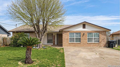 1563 Paseo De Encinal Dr Eagle Pass, TX 78852