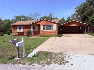 1022 S Cherry St Wellington, KS 67152