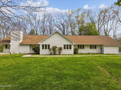 696 Laurel Cir Crossville, TN 38555