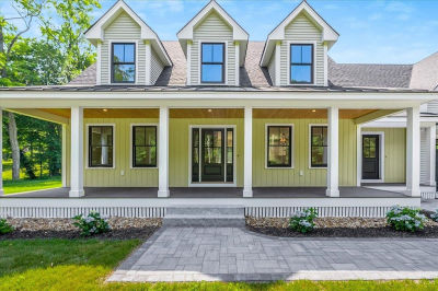 195 Amesbury Rd Kensington, NH 03833