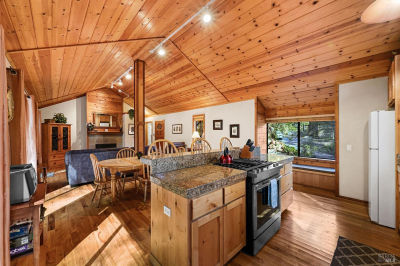 9 Huckleberry Hts Cazadero, CA 95421