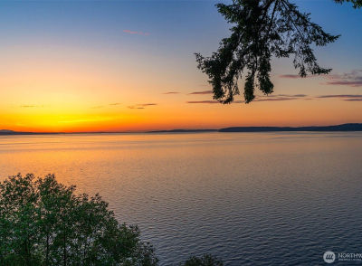 9233 Olympic View Dr Edmonds, WA 98020