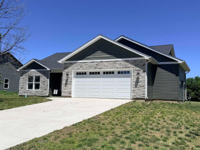 627 W 2nd St Fowler, IN 47944
