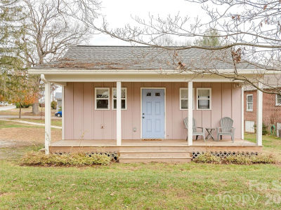 606 Ray Ave Hendersonville, NC 28792
