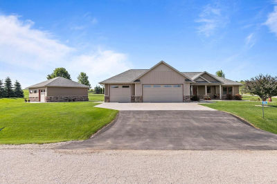 W7535 Cross Country Ln Hortonville, WI 54944