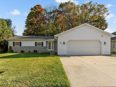 625 River Bluff Dr Manitowoc, WI 54220