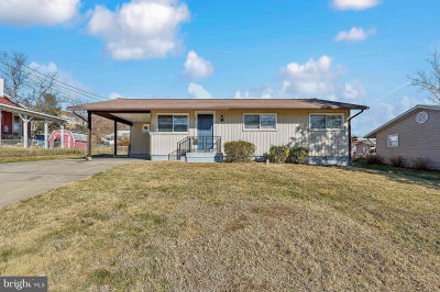 13513 Fitzhugh Ln Woodbridge, VA 22191