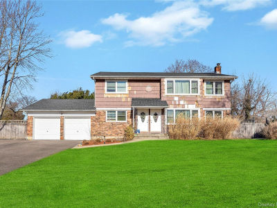 11 Marlo Ln Hauppauge, NY 11788