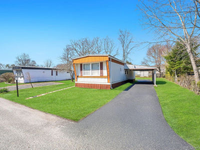 22 Buttercup Dr Bohemia, NY 11716