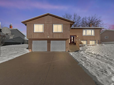 702 Woodland Way Muscatine, IA 52761