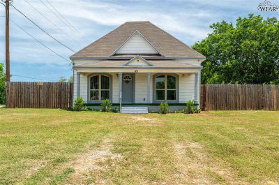 101 S Walnut St Petrolia, TX 76377