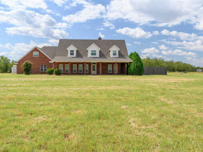 2944 Horseshoe Lake Rd Iowa Park, TX 76367