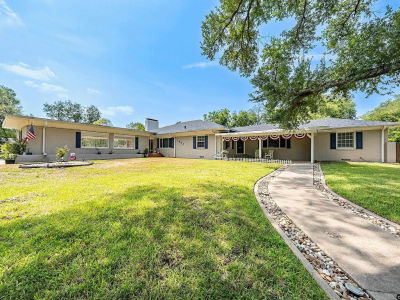 1003 Hillcrest St Jacksonville, TX 75766