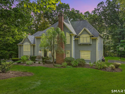 96 Coventry Ln Trumbull, CT 06611