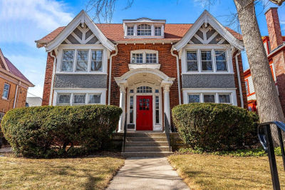 2615 N Summit Ave Milwaukee, WI 53211