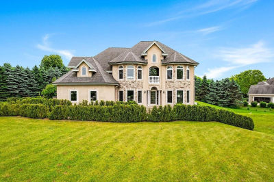 1626 Fox Hollow Ln Cedarburg, WI 53012