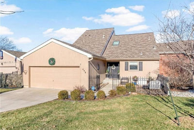 448 NE Point Dr Lees Summit, MO 64064