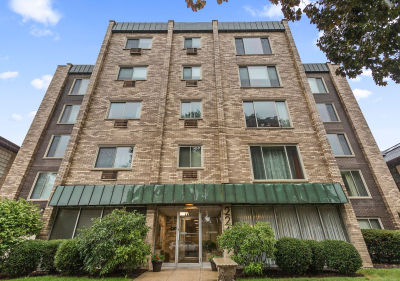 224 S Oak Park Ave APT 4B Oak Park, IL 60302