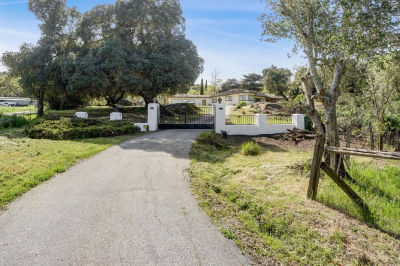 9375 Watsonville Rd Gilroy, CA 95020
