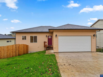 145 SE Lebleu Ln Winston, OR 97496