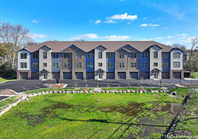 319 S Glendale Ave #204 Barrington, IL 60010