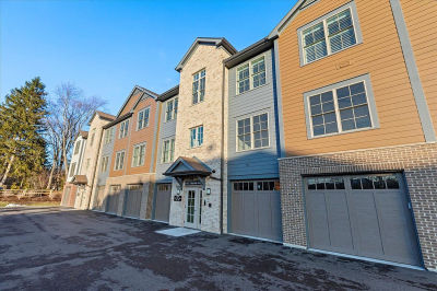 319 S Glendale Ave #303 Barrington, IL 60010