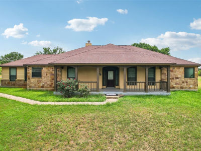 2300 Tumbleweed Trl Dale, TX 78616