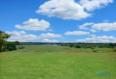 329 River Bend Ln Maumee, OH 43537