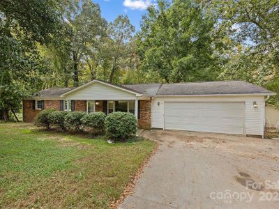 1913 Hollandale Dr Gastonia, NC 28054