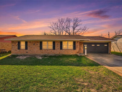 1008 Dossett Dr Waco, TX 76705