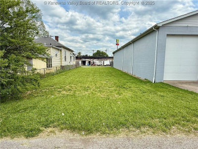 405 11th St Dunbar, WV 25064