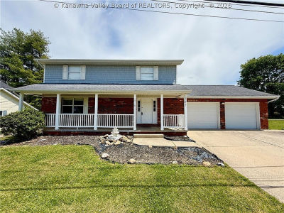 207 Taylor Dr Hurricane, WV 25526