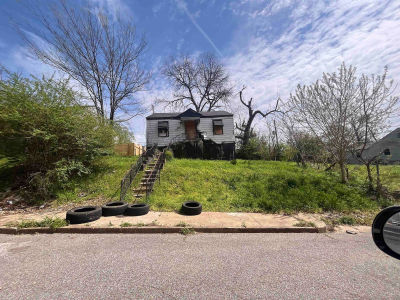 2076 Farrington St Memphis, TN 38109