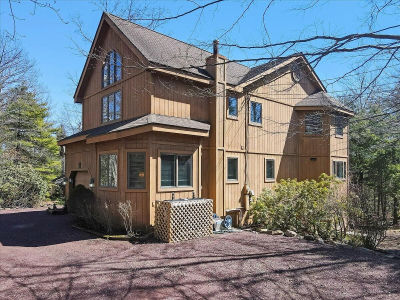 6102 Lakeview Dr Pocono Pines, PA 18350