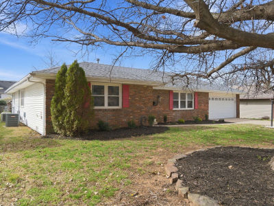 3056 E Rocklyn Rd Springfield, MO 65804