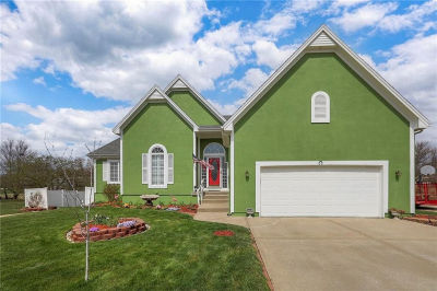 604 Oak Dr Raymore, MO 64083