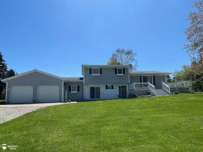 4705 Lonsberry Rd Columbiaville, MI 48421