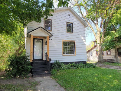 407 E Elizabeth St Fenton, MI 48430