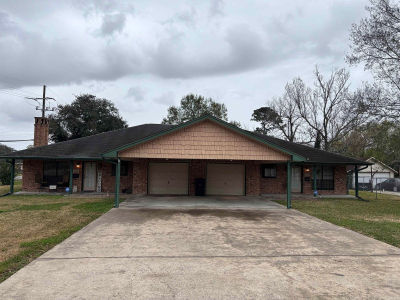 6498 Verde St Groves, TX 77619