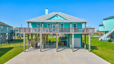 975 Tidelands Crystal Beach, TX 77650