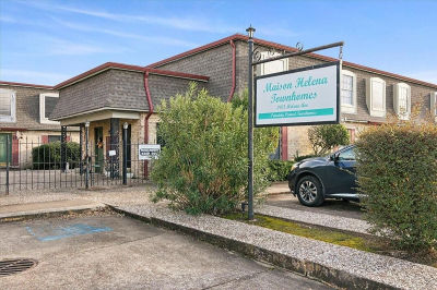 2901 Helena Ave APT 102 Nederland, TX 77627