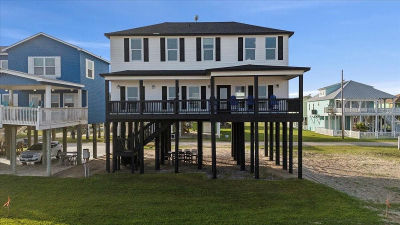 1326 Emerald Dr Crystal Beach, TX 77650