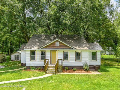 1706 Simpson St Alexander City, AL 35010