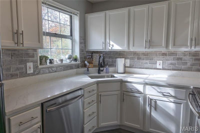 9206 Eager Rd Saint Louis, MO 63144